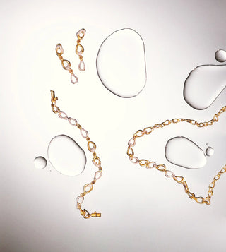 Flow Konyak Pırlanta Sallantılı Küpe